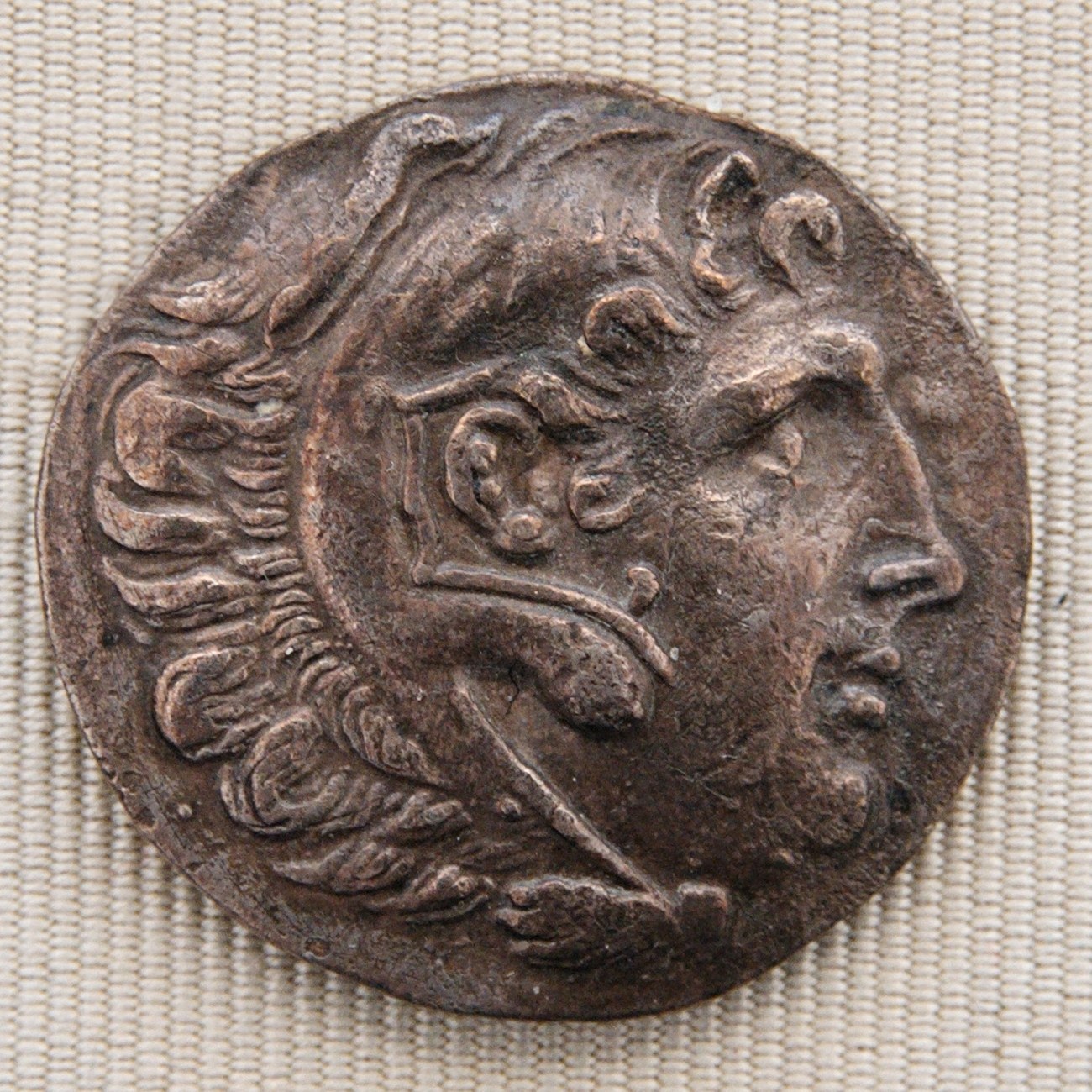 Gold stater in Alexander's name: Heracles in the lion skin on the obverse