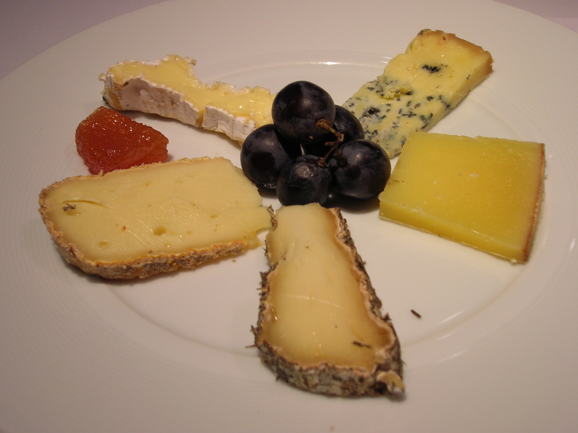 A cheese plate served at a Gordon Ramsay restaurant, photographed by Tzahy Lerner