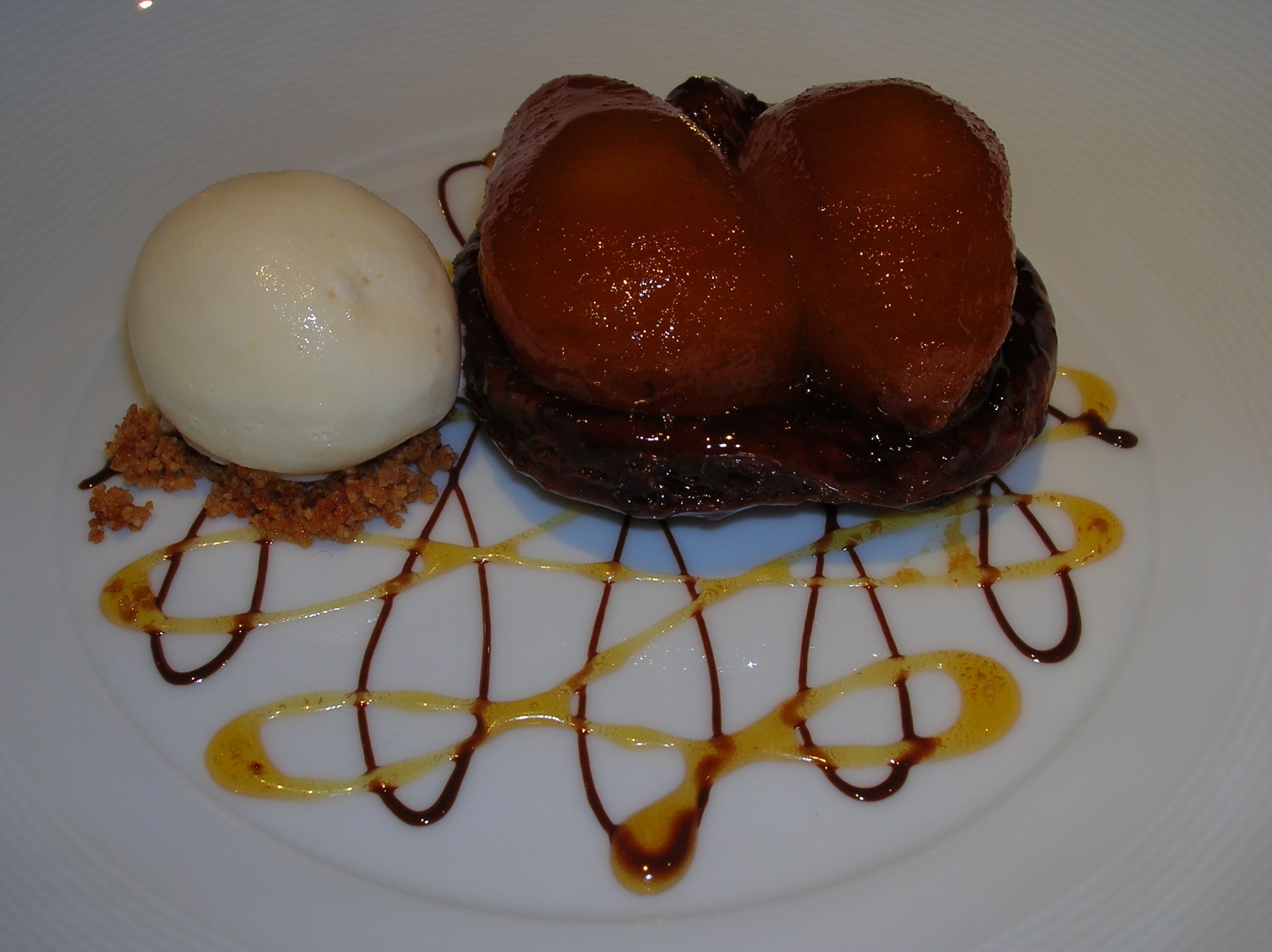 A tarte Tatin served at a Gordon Ramsay restaurant, photographed by Tzahy Lerner