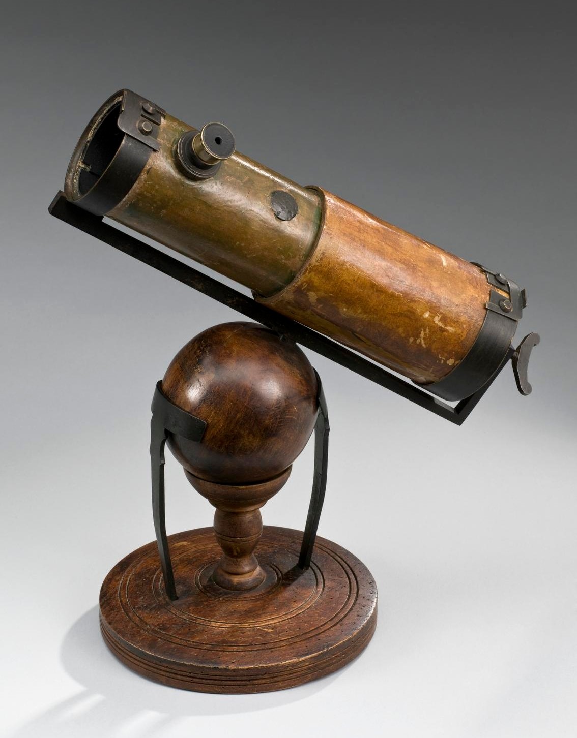 Replica of Newton's 1668 reflecting telescope: a small brass tube on a wooden stand