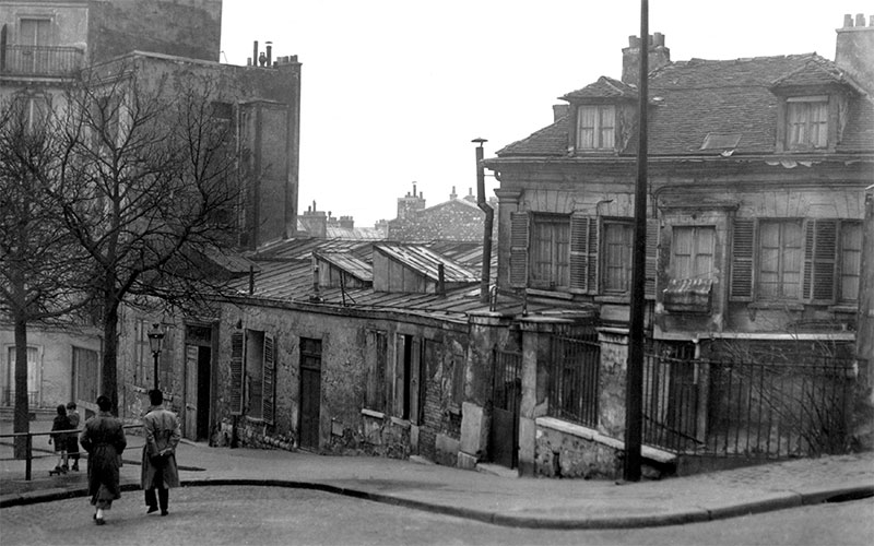 Le Bateau-Lavoir in Montmartre, the ramshackle studio building where Picasso lived and worked, photographed c. 1910