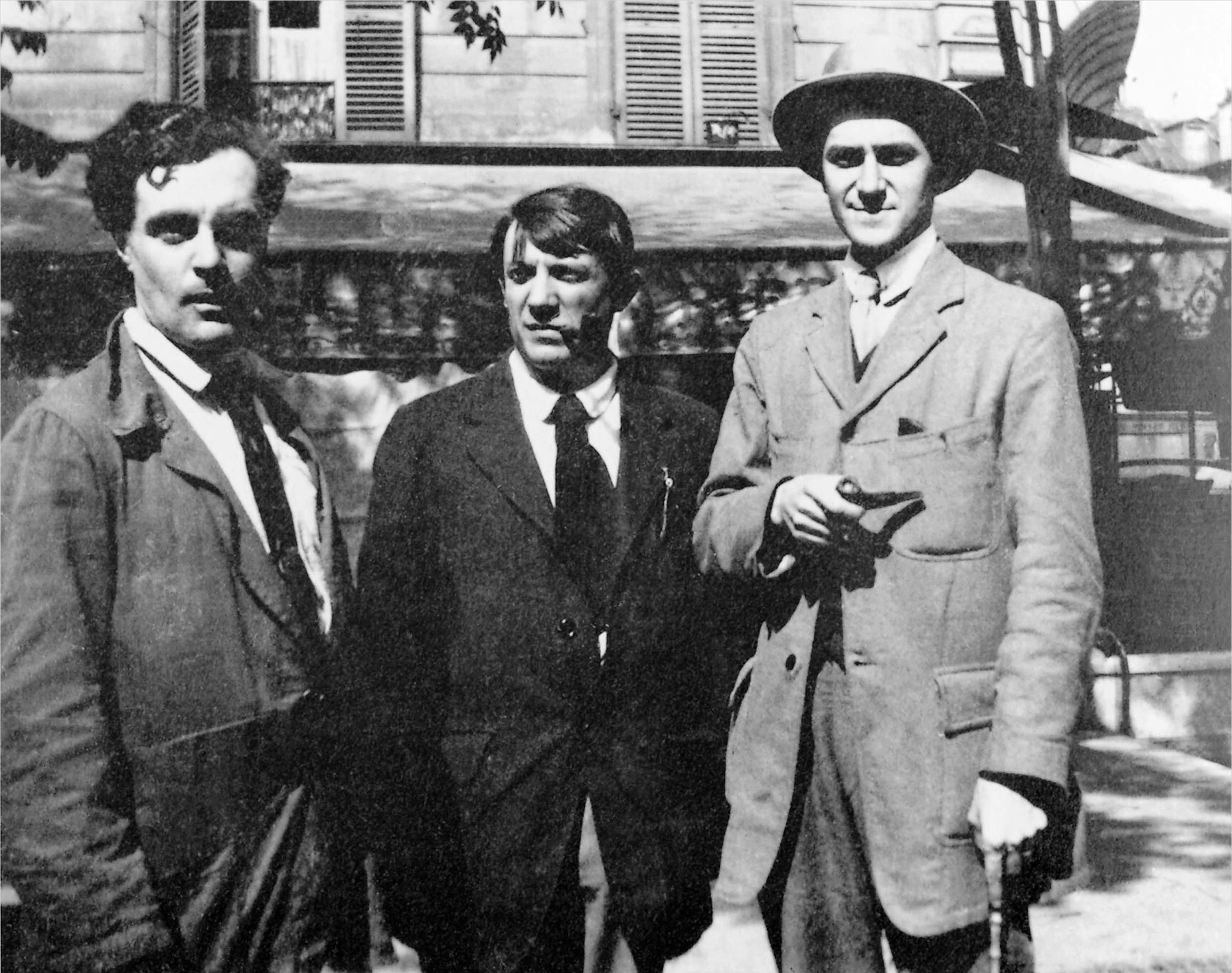 Amedeo Modigliani, Pablo Picasso and André Salmon in front of the Café de la Rotonde, Paris, 1916 — photograph by Jean Cocteau
