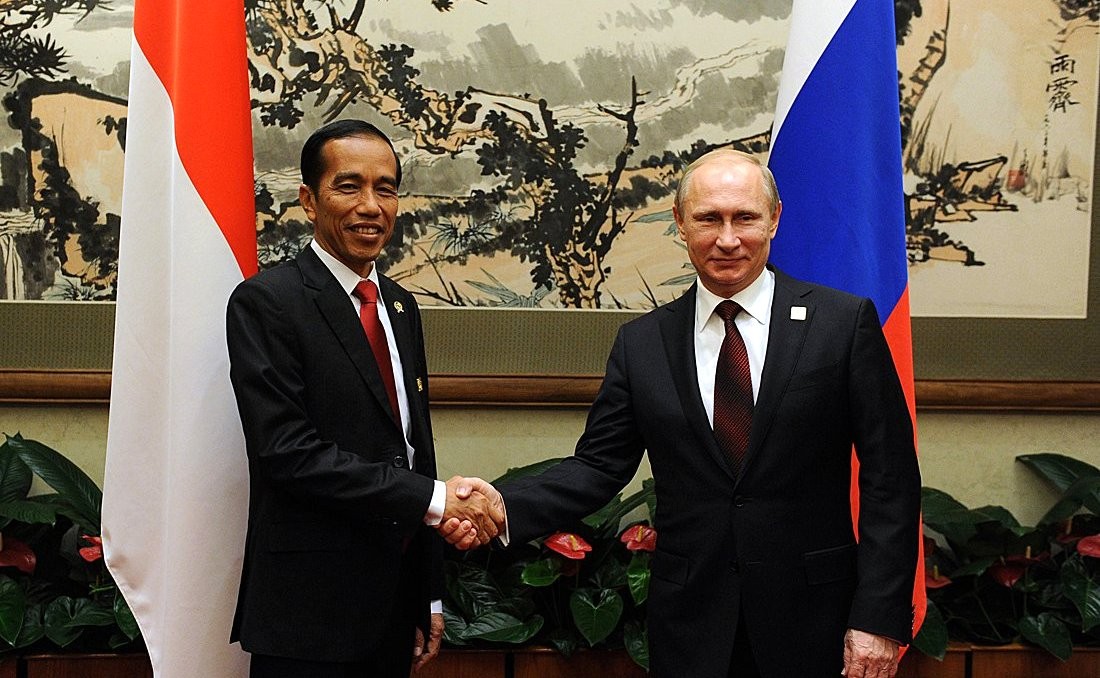 Photograph of Vladimir Putin meeting Indonesian President Joko Widodo at the G20, Brisbane, 10 November 2014