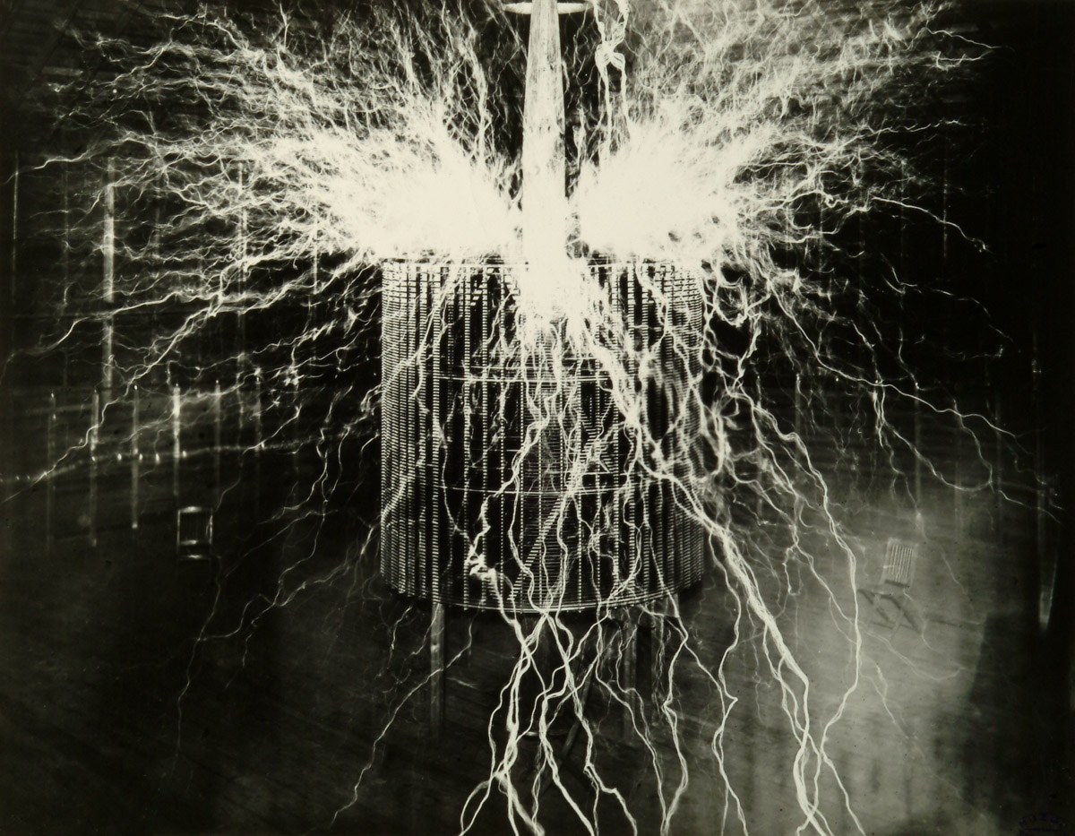 Artificial lightning filling Tesla's Colorado laboratory